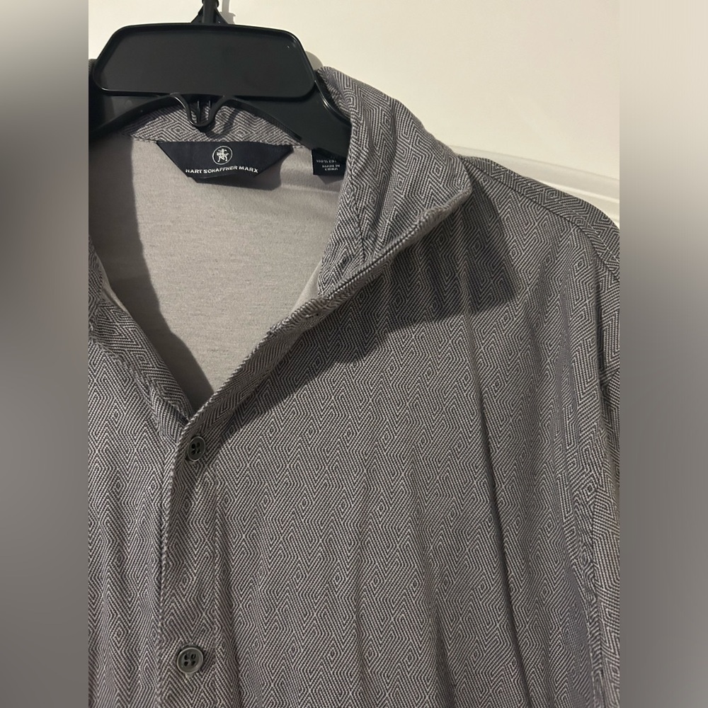 Mens Marc Anthony size large grey shirt with pattern